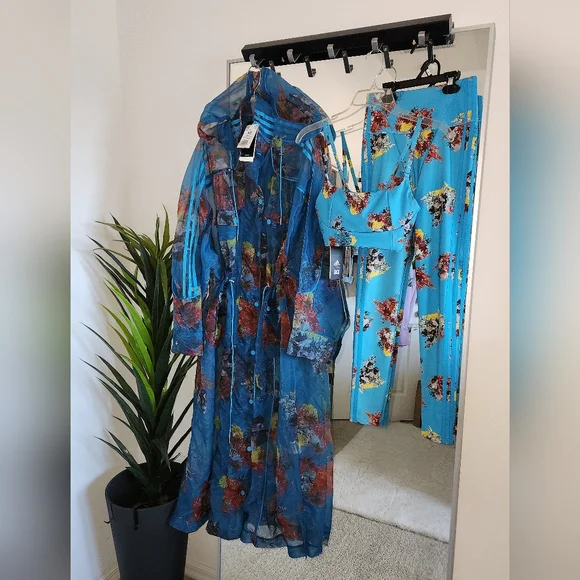 NWT Adidas x Ivy Park Cover Up, Tights, & Bra | Crystal AOP/Shock Cyan, XS - Picture 2 of 8